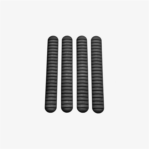 M-LOK® Rail Covers från B5 SYSTEMS ger ett lågt profilskydd med bra grepp, värmebeständighet och passar de flesta rails och handguards. Säljs i 4-pack.