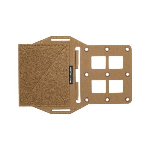 MOLLE Expander Wing är en mångsidig plattform för att fästa knivar och väskor under LV/119 bärvästen, med integrerade loops och robust MOLLE-grid.