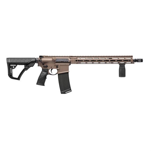 Daniel Defense V7 är en lätt och modulär semi-automatisk rifle med M-LOK-system, 16" kolv, förbättrad Flash Suppressor och hög pålitlighet.