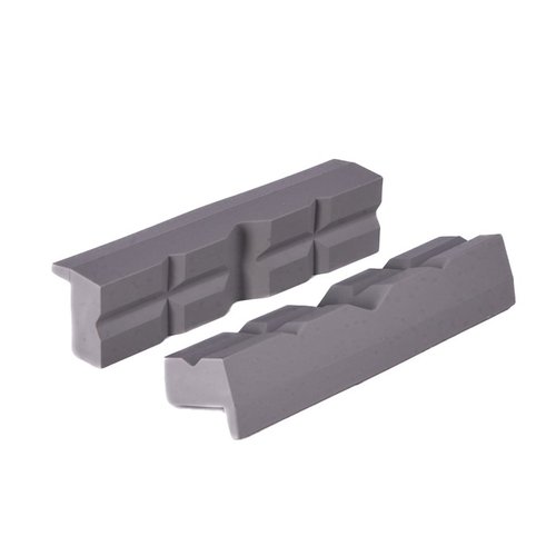 Specialiserade, utbytbara käftar för Brownells bänkskruv som skyddar ömtåliga delar och ger säker grepp utan skador, med kraftiga magneter för enkel montering.