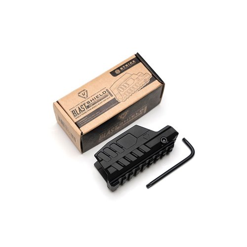 Blast Shield för Strike Modular Chassis skyddar din tumme från muzzlesprut och värme, med längre Picatinny rail för fler tillbehör och snabb värmeavledning.