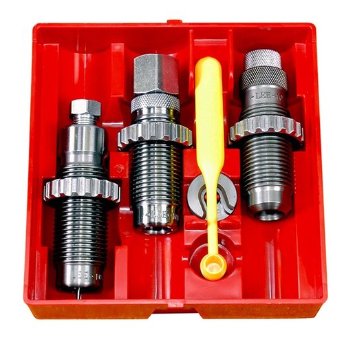 Lee Steel 3-Die Pistol Set innehåller Full Length Sizing Die, Bullet Seating Die och Powder Through Expanding Die, vilket ger noggrannhet och pålitlighet vid omladdning.