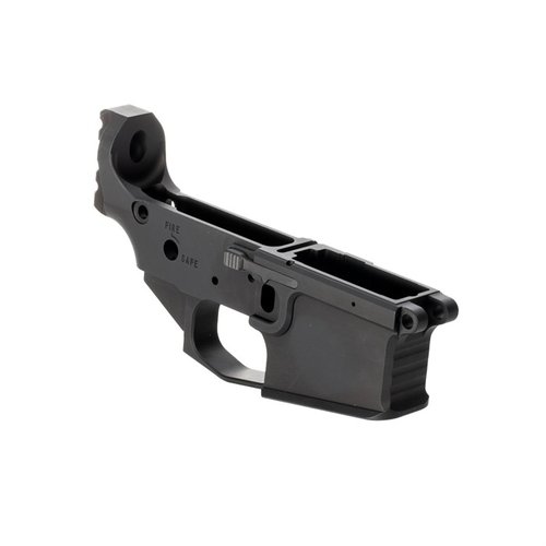 BRN-180M är en ambidextrous lower receiver i svart billet 7075 T-6 aluminium, designad för att passa med BRN-180 upper receivers och har Picatinny rail för MCX-stock.