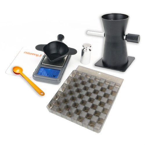 Powder Handling Starter Set från Lyman erbjuder pålitlig precision med en Pocket Touch 1500 Digital Scale, E-ZEE Flo Powder Trickler och Universal Loading Block.