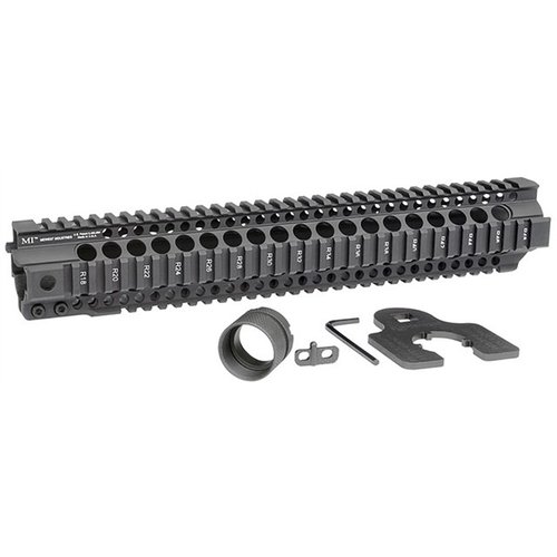 AR-15 Combat T-Series handguard erbjuder en robust, lättviktig design med 6061 aluminium, Picatinny rails och anti-rotation QD sling sockets för optimal funktionalitet.