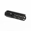 Aero Precision MOD 4 handguard i 6061-T6 aluminium erbjuder hög styvhet, M-LOK™ fästen, och förstärkta QD-sockets för ökad hållbarhet och enkel installation.