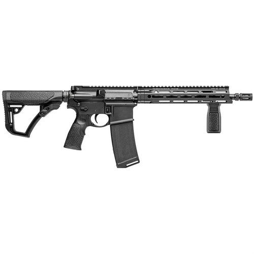 DDM4 V7S är en lättmanövrerad och pålitlig halvautomatiskt gevär med en 11,5" kolv och M-LOK-system för tillbehör, perfekt för olika ammunition.