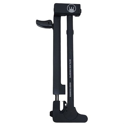 HARD CHARGER Side Charging Handle för AR-15 ger ergonomisk laddning, är lätt att installera och möjliggör enkel montering av optik utan modifiering av vapnet.