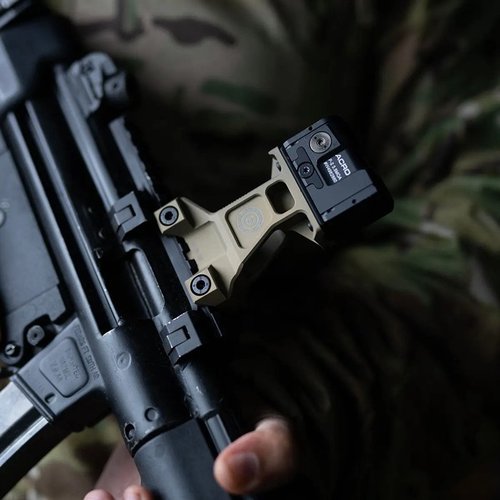 LERNA Optic Mount Kit för AIMPOINT® ACRO erbjuder en högre optic centerline för snabbare målidentifiering och bättre situationsmedvetenhet.
