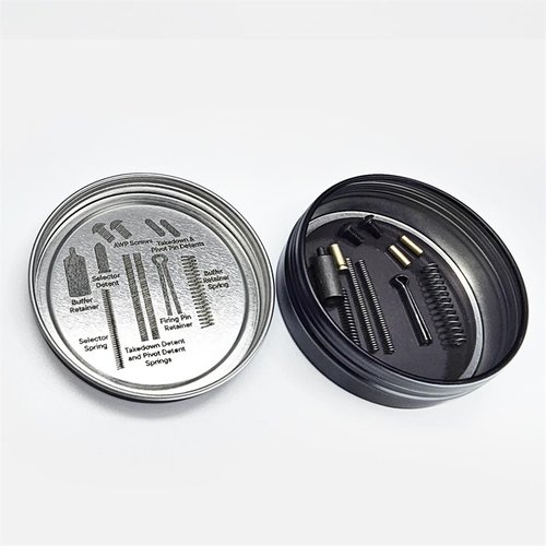 RISE ARMAMENT OH SH#T SPARE PARTS KIT för AR-15 är en smart reservdelssats med magnetisk bas för enkel åtkomst och snabb identifiering av delar.