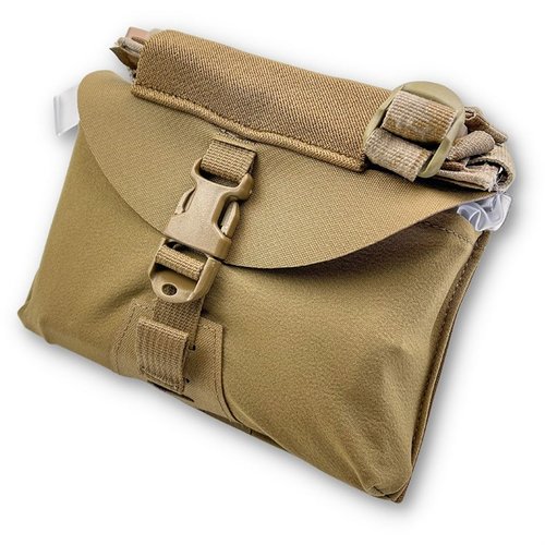 GBRS Group IFAS Individual First Aid System Pouch är en mångsidig och användarvänlig medicinpåse med MOLLE-kompatibilitet och justerbar spänne.