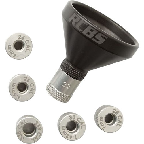 RCBS MatchMaster Powder Funnel Kit erbjuder snabb, exakt och ren omladdning med sex anpassade adaptrar och en hållbar aluminiumtratt för problemfri användning.