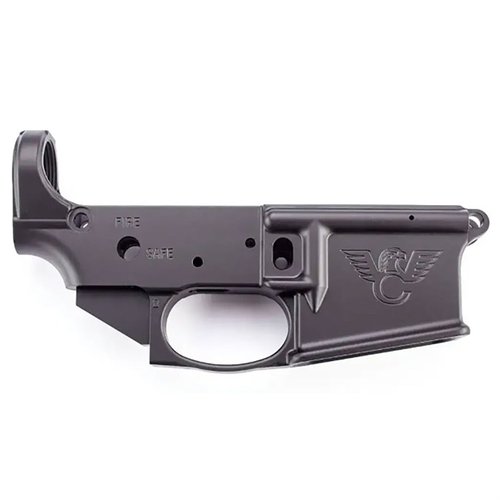 Wilson Combat AR-15 lower receiver i 7075-T6 aluminium, anodiserad för hållbarhet, med stängd avtryckarguard och perfekt passform för din byggen.