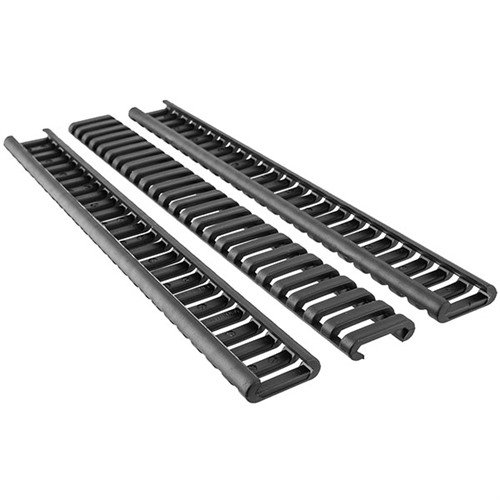 ERGO Ladder Rail Covers skyddar Picatinny-skenor och ger ett bekvämt grepp, med en kompakt design som täcker 25 spår per skydd, 3-pack.
