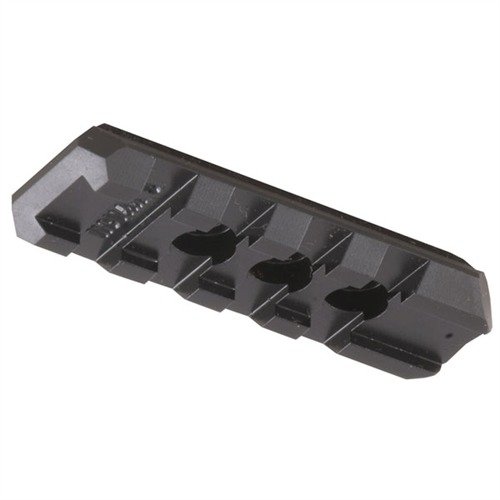 Low-profile 1911 TACTICAL LIGHT RAIL i rostfritt stål ger säker montering av taktiska lampor och lasrar, nära bore axis för exakt sikte och enkel åtkomst till kontroller.