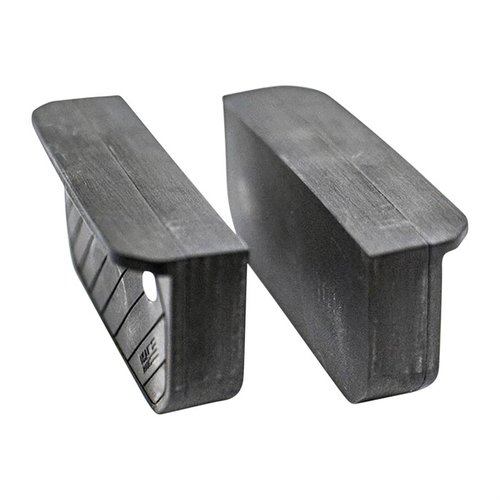 Otis AK Soft Jaws skyddar din AK i skruvstädet, är tillverkade av halkfritt gummi, och passar både små och stora skruvstäd utan att skada vapnet.