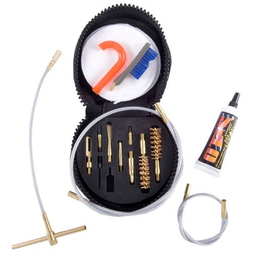 Den kompakta OTIS Professional Pistol Cleaning System rymmer allt du behöver för att noggrant rengöra handeldvapen, inklusive O85 rengöringsmedel och diverse verktyg.