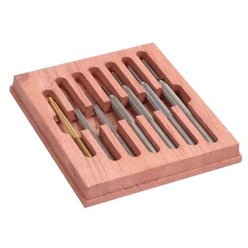 LYMAN GUNSMITH PUNCH SET erbjuder kvalitetsstålstansar med härdade spetsar och räfflade handtag, inklusive flera storlekar och en praktisk förvaringsblock.