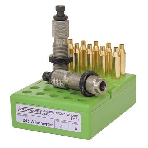 Redding Neck Sizing Die Set 308 Win innehåller två dies för exakt hylssättning, med en decapping rod assembly och en seating die med crimp ring.