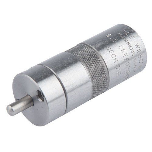 L.E. WILSONs STAINLESS NECK SIZING DIES ger användaren kontroll över hylsans nackstorlek med utbytbara bushings, vilket förbättrar koncentriskhet och förlänger livslängden.