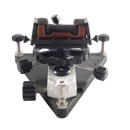 SINCLAIR Competition Shooting Rest erbjuder en tung, mobil och ambidextrös plattform med smidig windage och justerbar höjd för maximal precision i skytte.