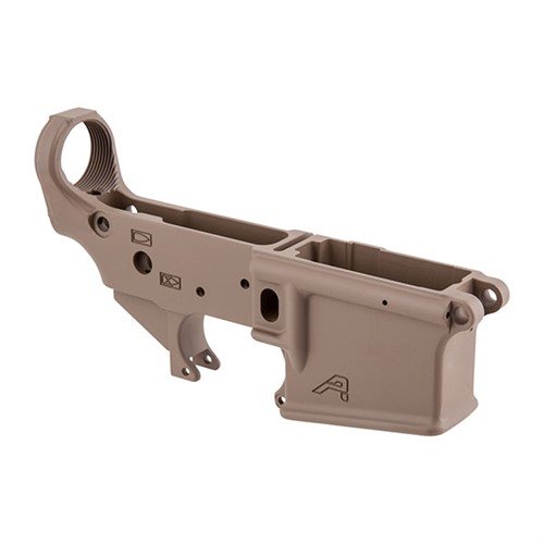 Aero Precision AR15 Gen 2 Stripped Lower Receiver är perfekt för din anpassade AR15. Med förbättrad passform och ökad magwell flare för enklare magasininsättning.